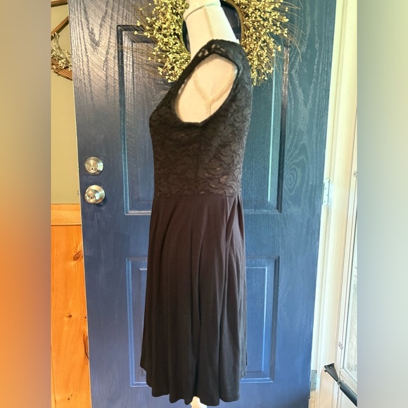 Gilli Blue Fit and Flare Sleeveless Cocktail Dress - Picture 7 of 12